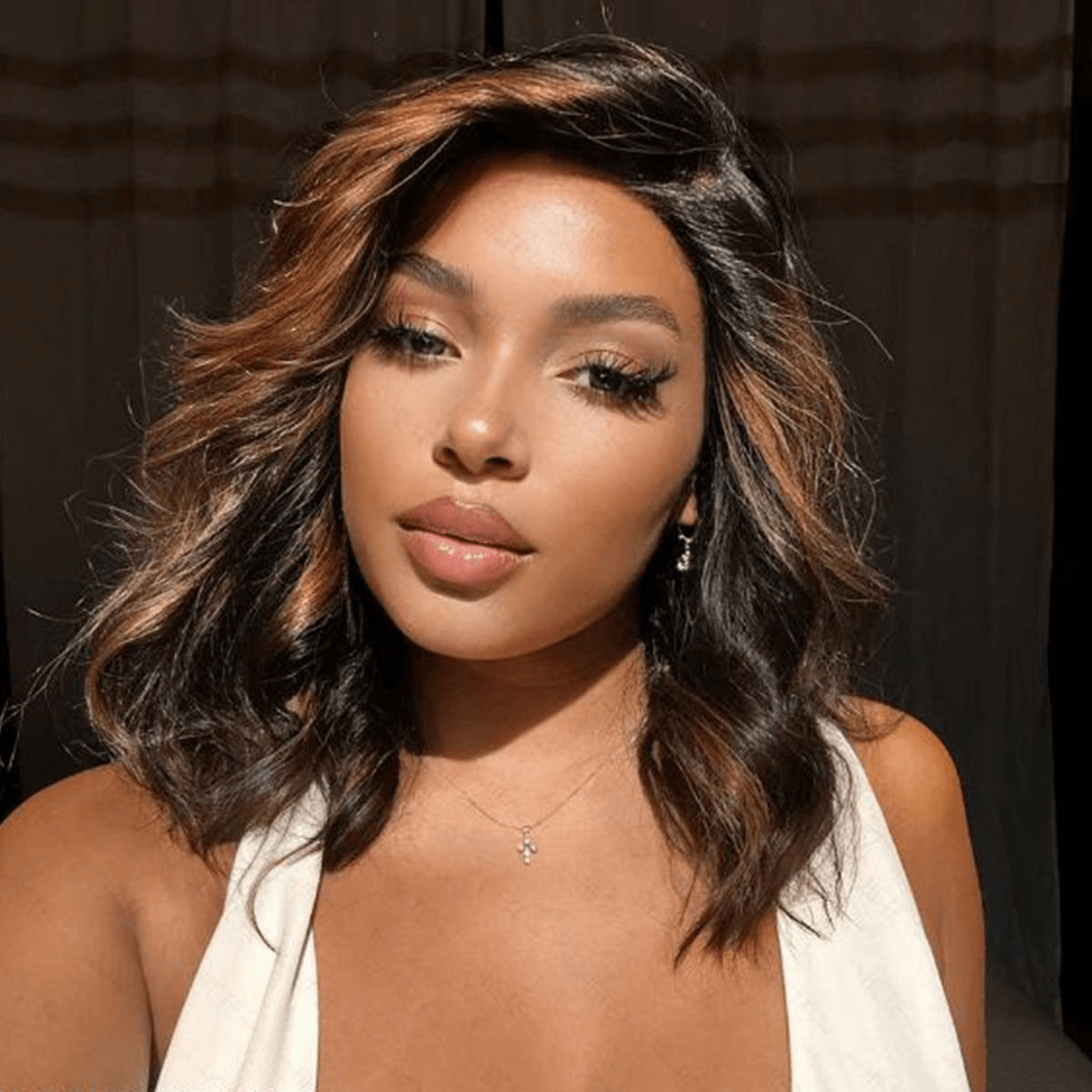 Caramel Brown Highlights Layer Cut Side Part Body Wave Wig – 6×5 / 13×4 Glueless Pre-cut HD Lace